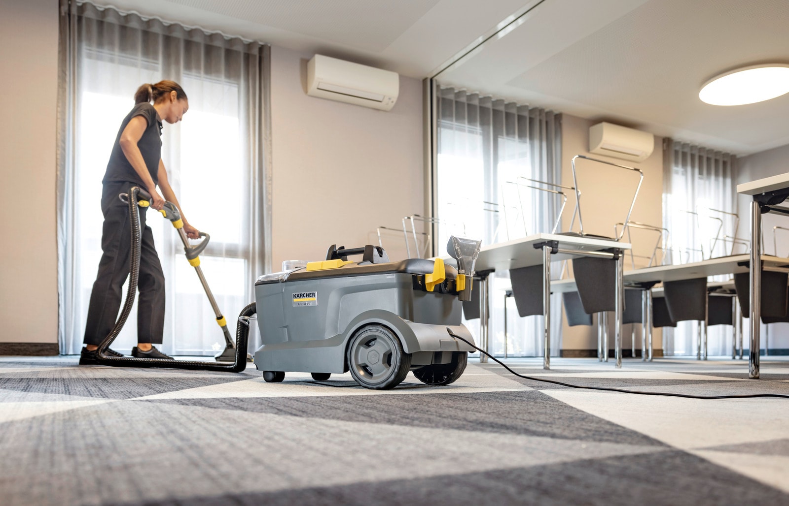 德國 Karcher Puzzi 10/1 噴抽式地毯清洗機 (香港行貨)