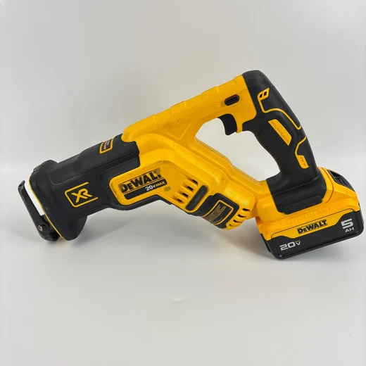 DEWALT 得偉 DCS367 20V 無碳刷緊湊型軍刀鋸連5.0Ah電池(側面)